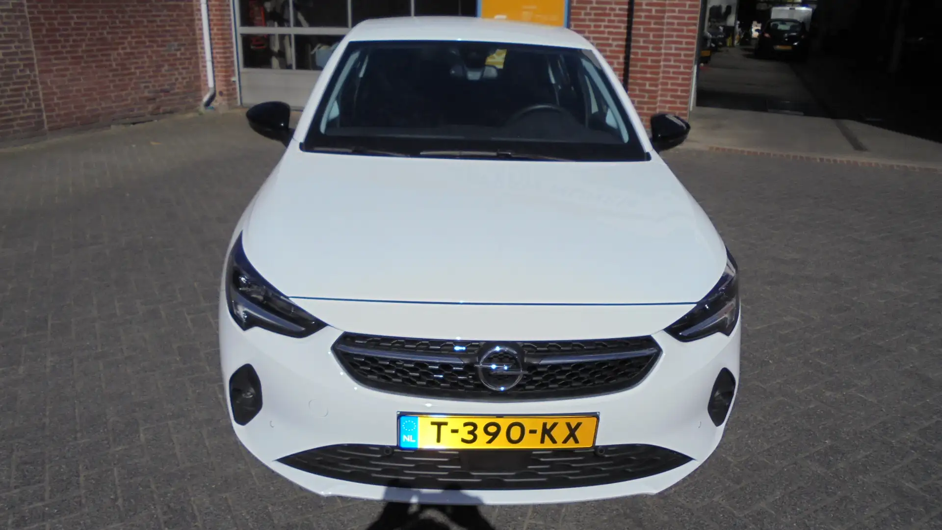 Opel Corsa-e Electric 50kWh 136pk Aut (11 kw boordlader 3Fase) Weiß - 2
