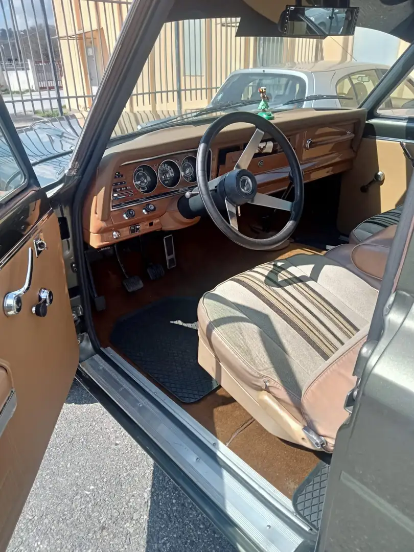 Jeep Wagoneer Green - 2