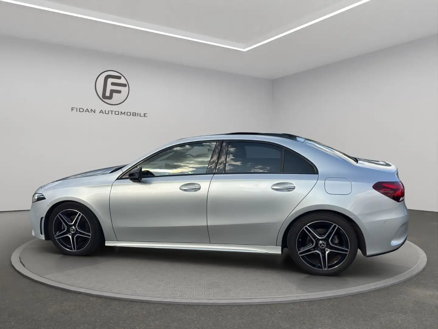 Mercedes-Benz A 180 d Lim. AMG-Line*Pano*Night*LED*Kamera*Apple Silber - 2