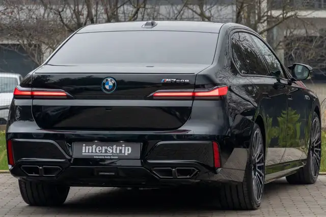 BMW 7 Series view 6