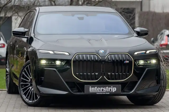 BMW 7 Series view 3