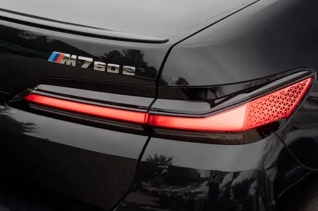 BMW 7 Series view 7