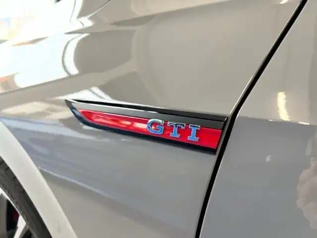 Volkswagen Golf view 21