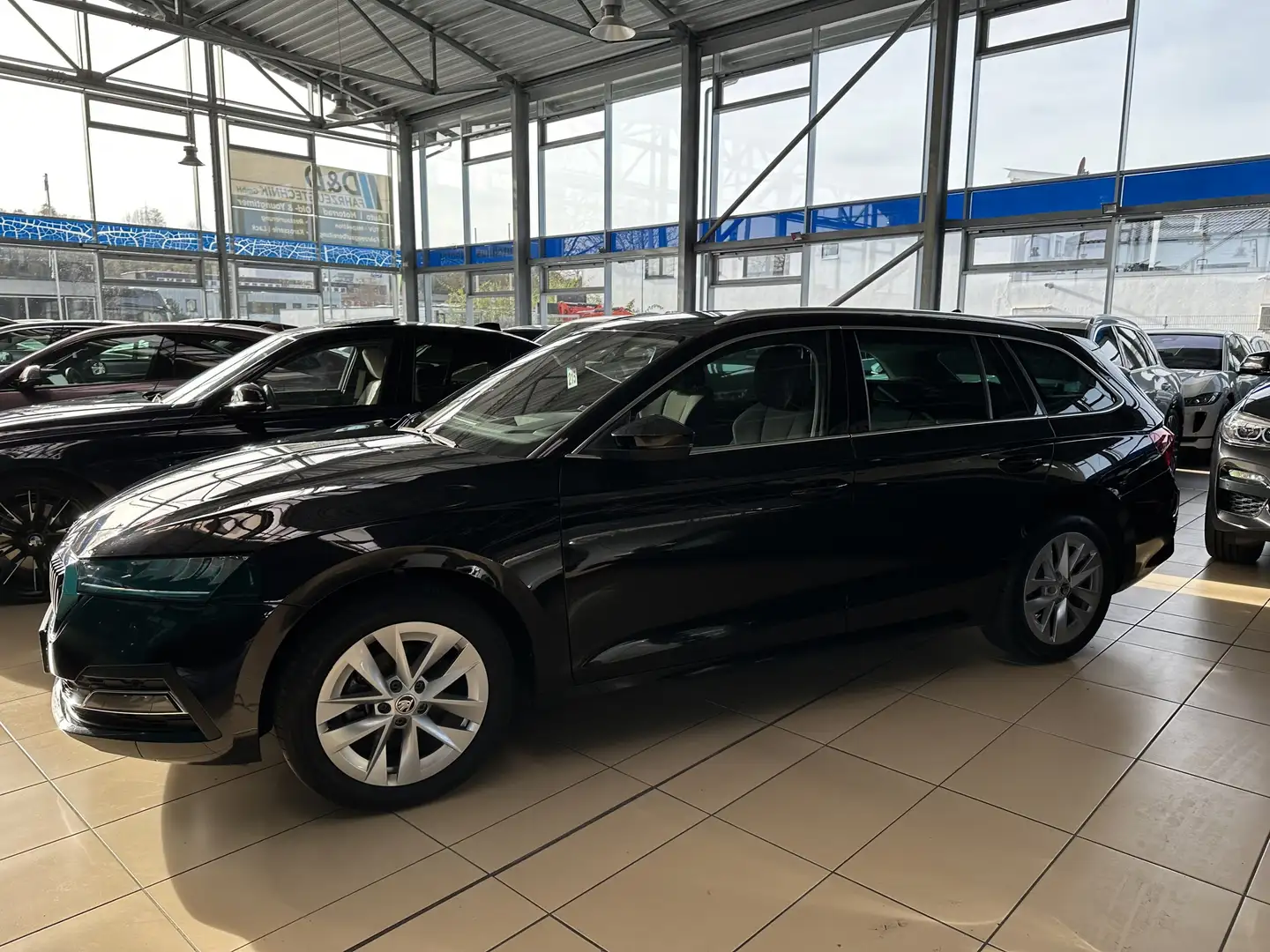 Skoda Octavia Style AHK LED dig.Cockpit PDC SHZ DAB+ Schwarz - 2