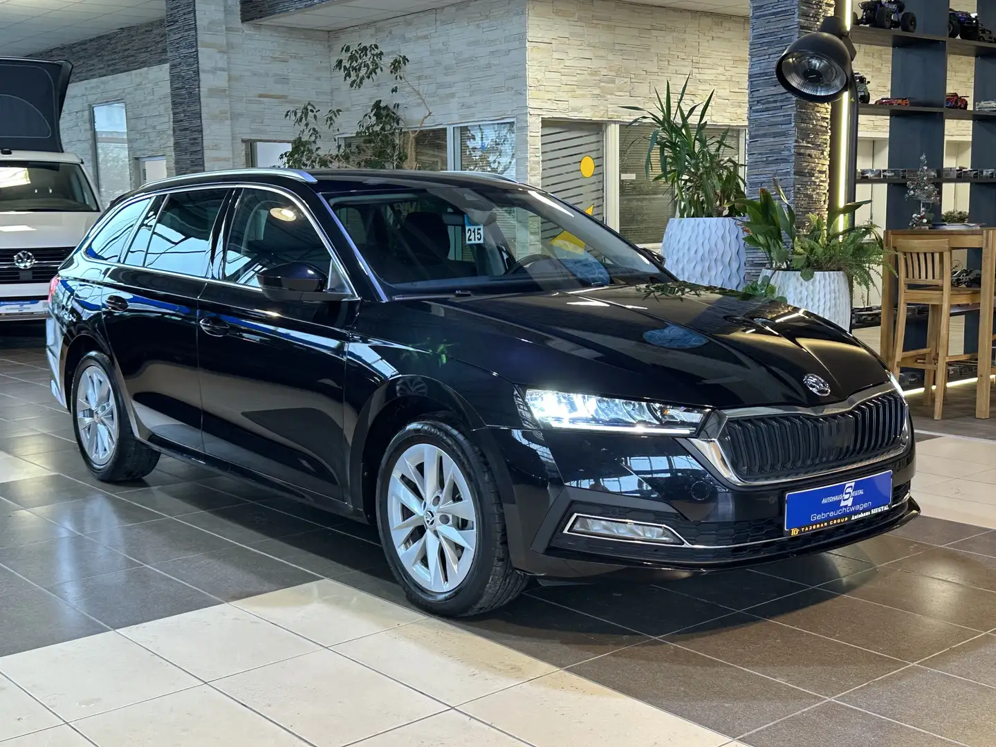 Skoda Octavia Style AHK LED dig.Cockpit PDC SHZ DAB+ Noir - 1