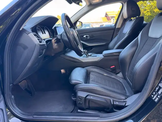 BMW 3 Series view 9