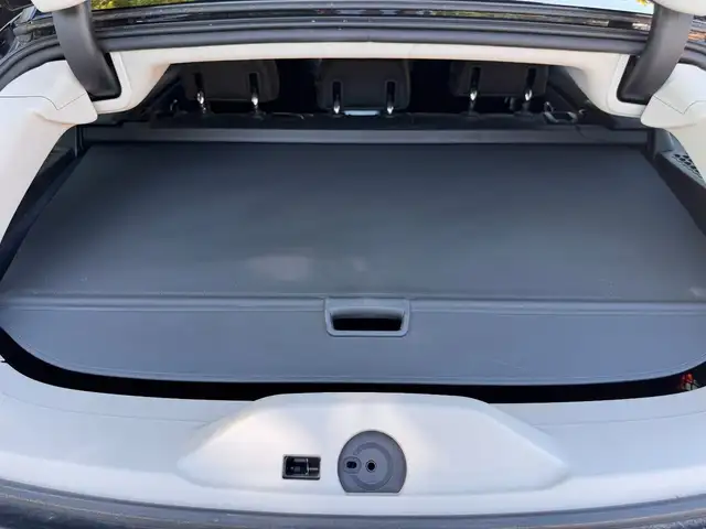 BMW 3 Series view 15