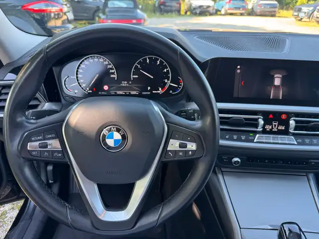 BMW 3 Series view 12