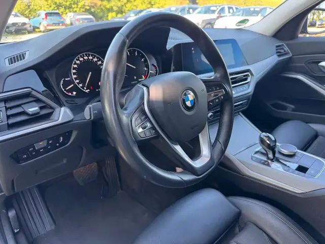 BMW 3 Series view 11