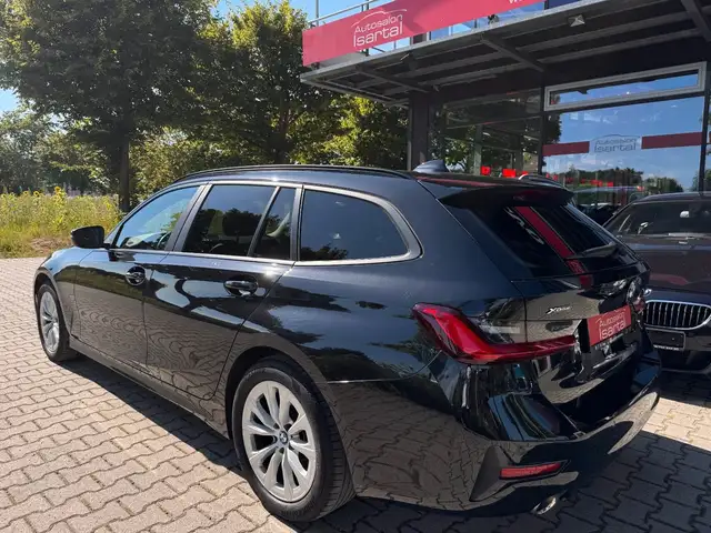 BMW 3 Series view 3