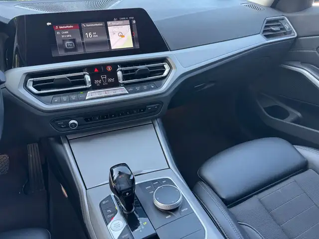 BMW 3 Series view 13