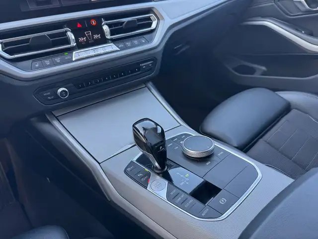 BMW 3 Series view 14