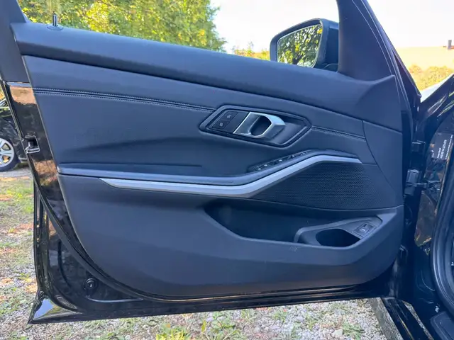 BMW 3 Series view 8