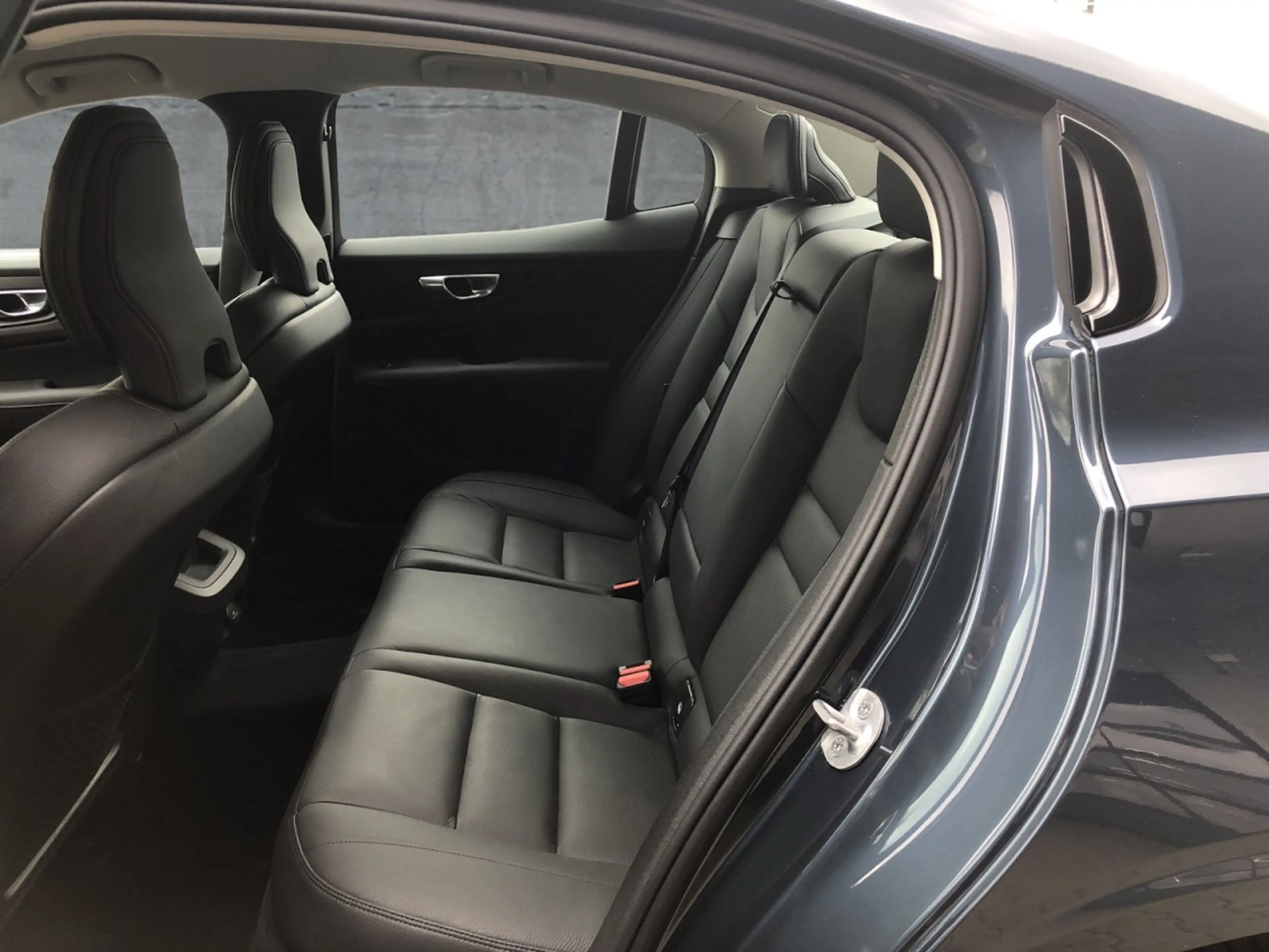 Volvo S60 B5 (Benzin) AWD Plus Dark (EURO 6d)(OPF) Klima — photo 12