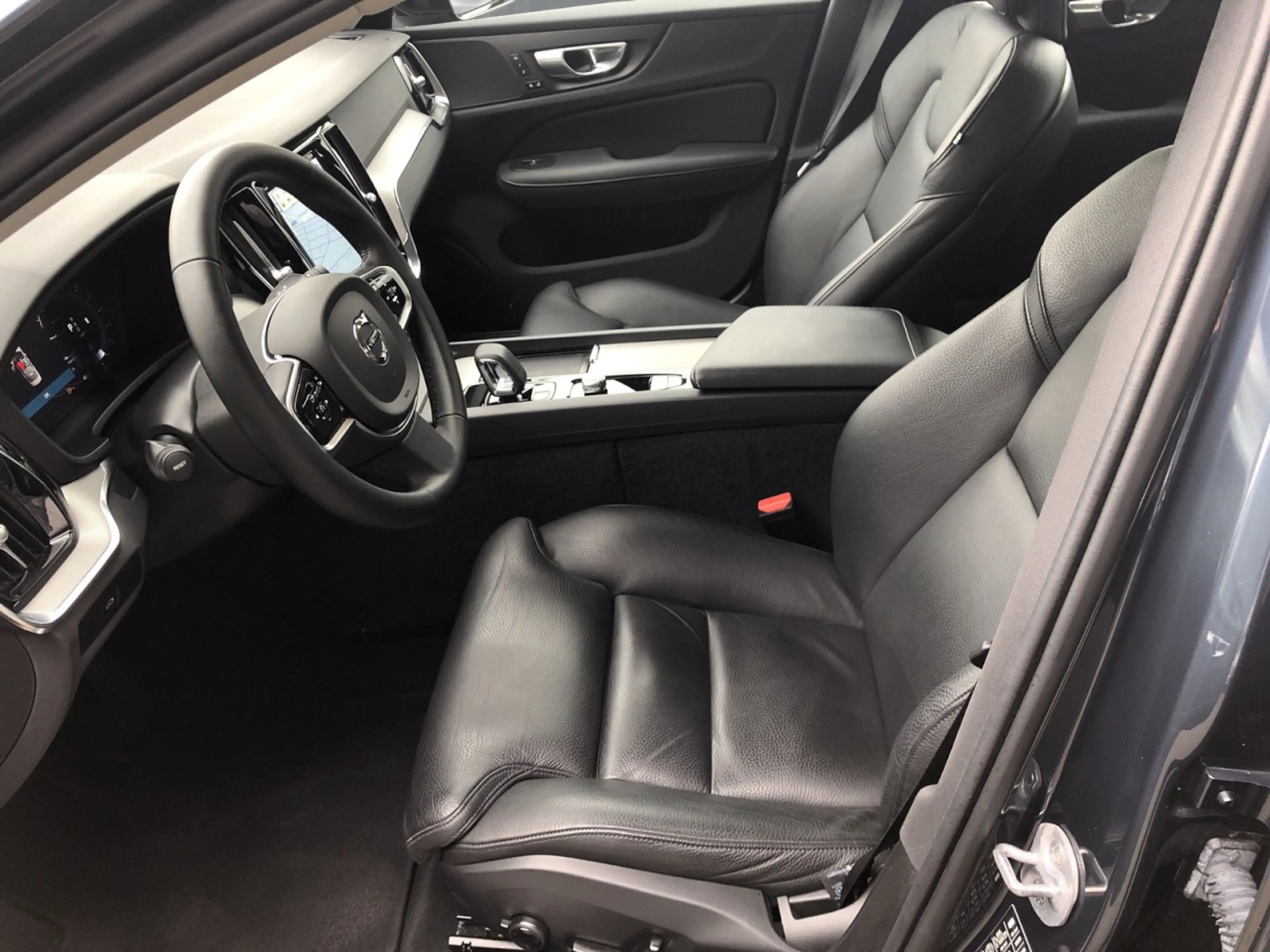 Volvo S60 B5 (Benzin) AWD Plus Dark (EURO 6d)(OPF) Klima — photo 9