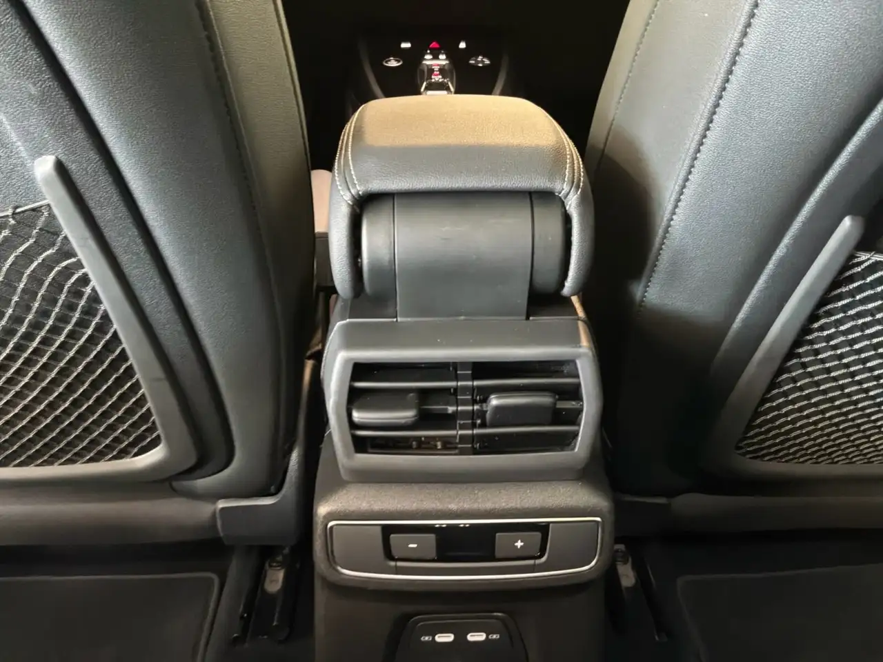 Audi Q4 e-tron снимка Audi Q4 e-tron