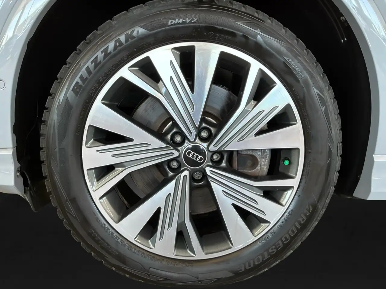 Audi Q4 e-tron снимка Audi Q4 e-tron