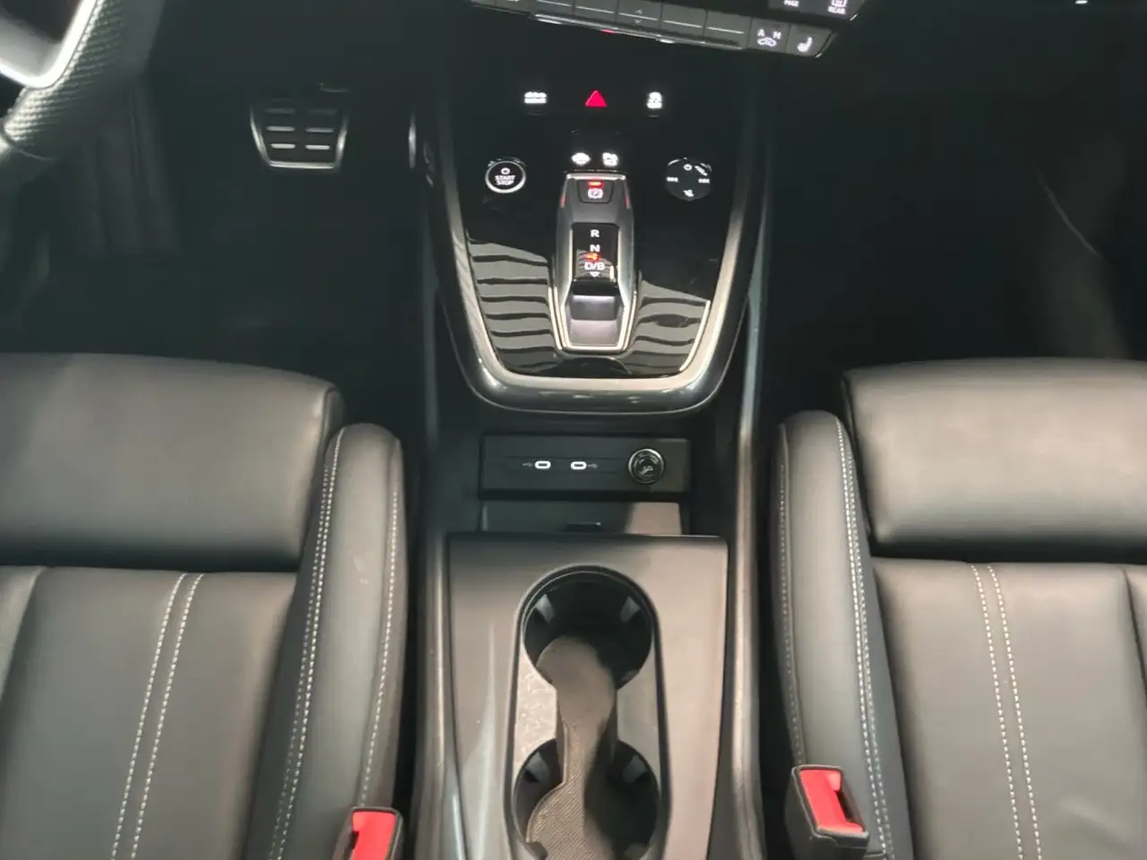 Audi Q4 e-tron снимка Audi Q4 e-tron