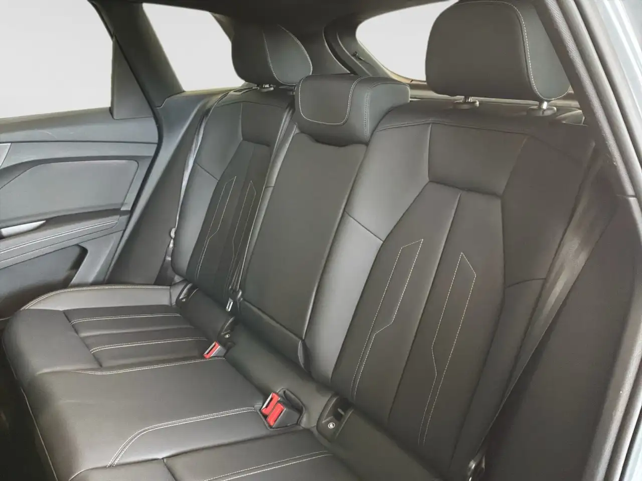Audi Q4 e-tron снимка Audi Q4 e-tron