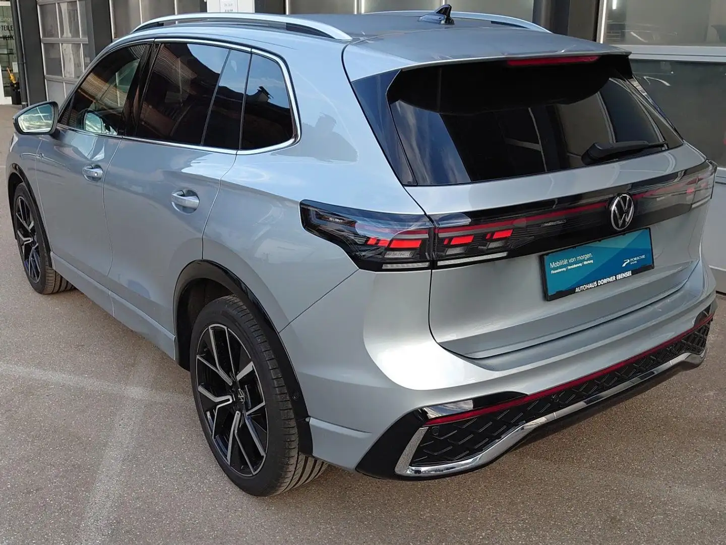 Volkswagen Tiguan 1.5 eTSI 110 kW R-Line Grau - 2