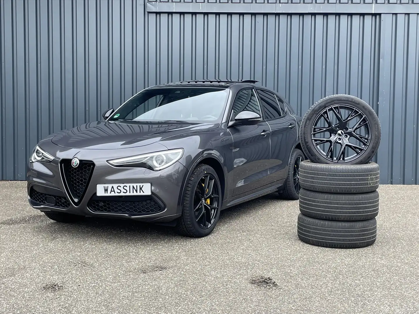 Alfa Romeo Stelvio 2.0 GME 280pk Aut AWD Veloce I Full Option I Schui Grijs - 2