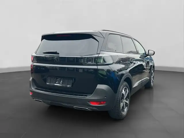 Peugeot 5008 view 5