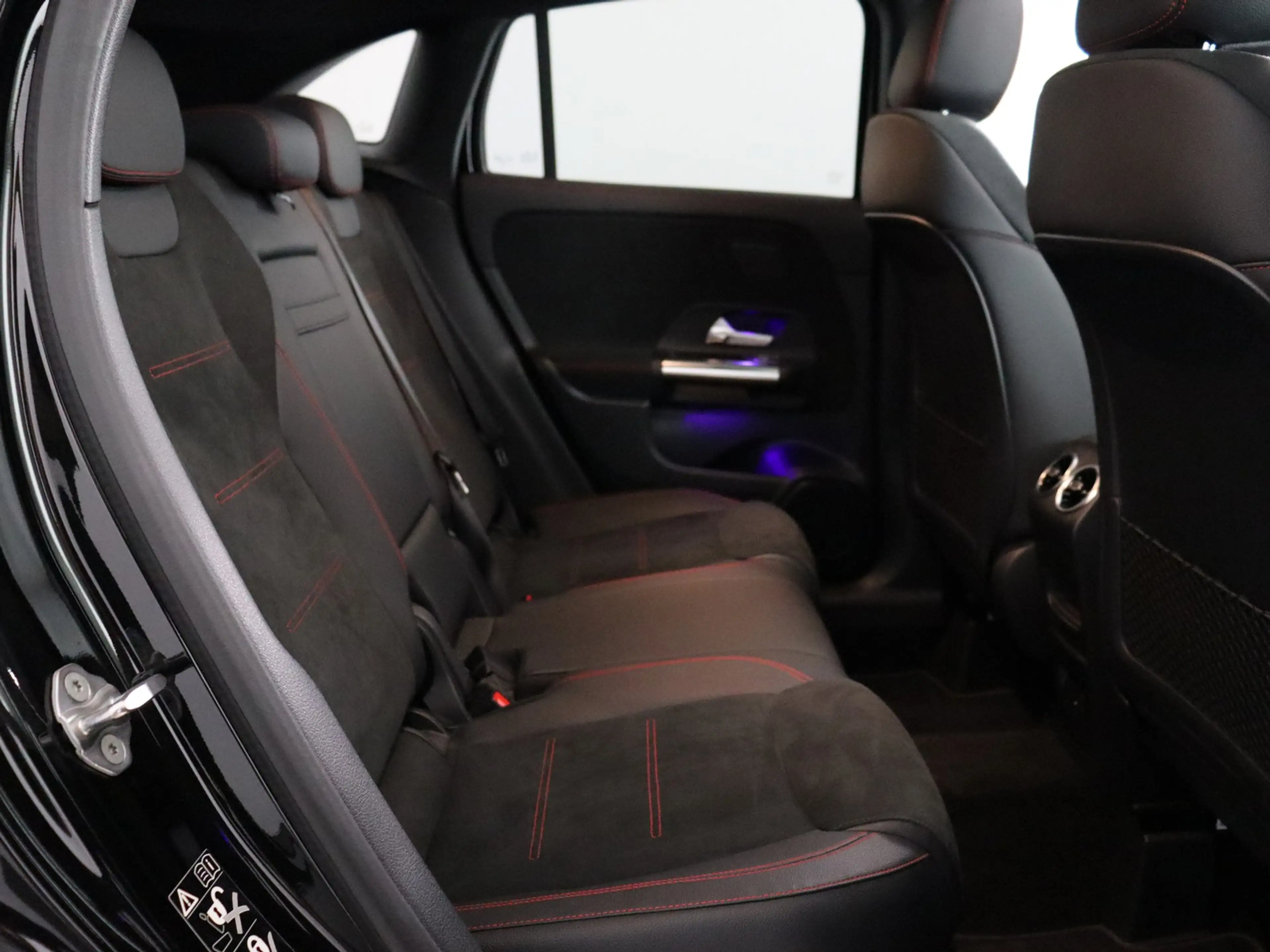 Mercedes-Benz GLA 250 e AMG Line (Pano / 360 Camera / Burmester / ACC / — photo 46