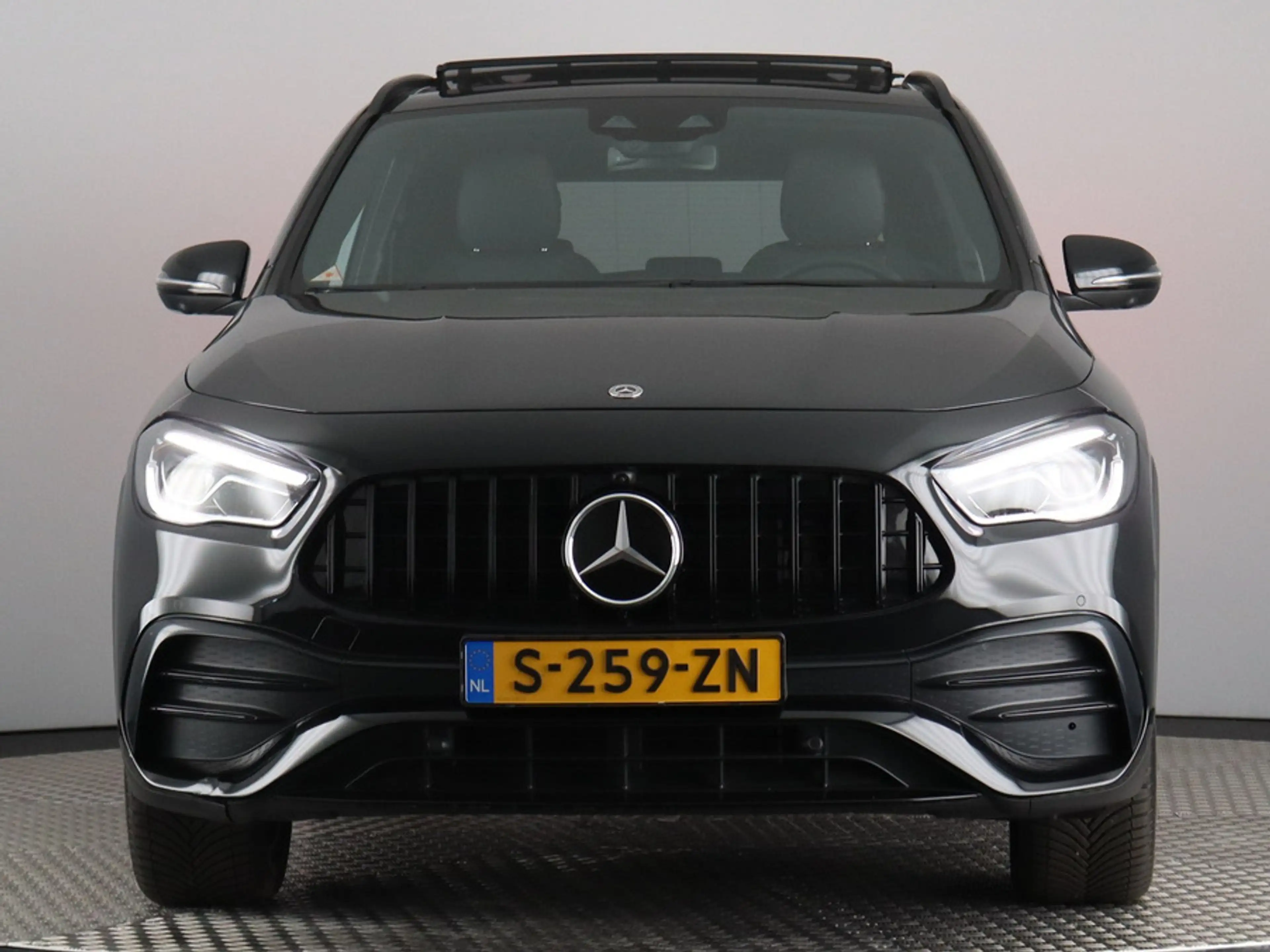 Mercedes-Benz GLA 250 e AMG Line (Pano / 360 Camera / Burmester / ACC / — photo 4