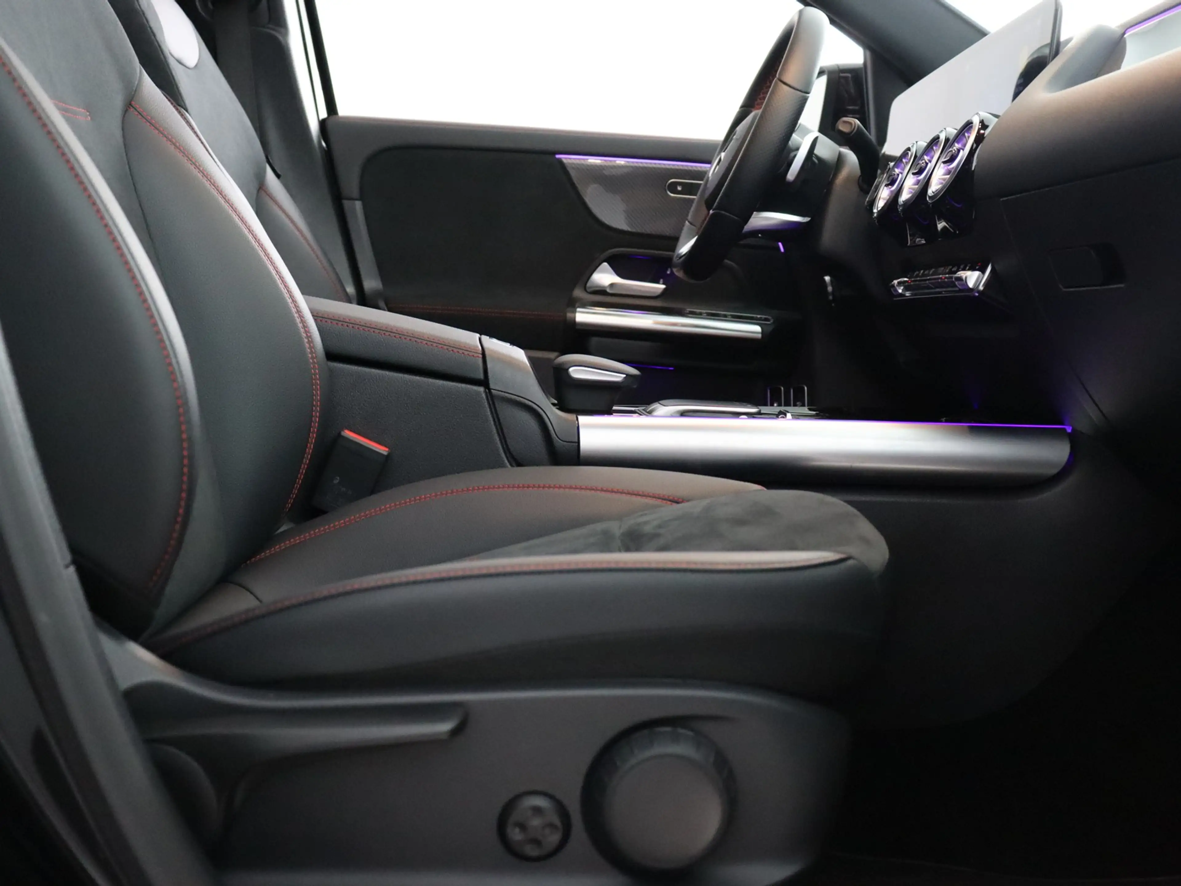 Mercedes-Benz GLA 250 e AMG Line (Pano / 360 Camera / Burmester / ACC / — photo 50