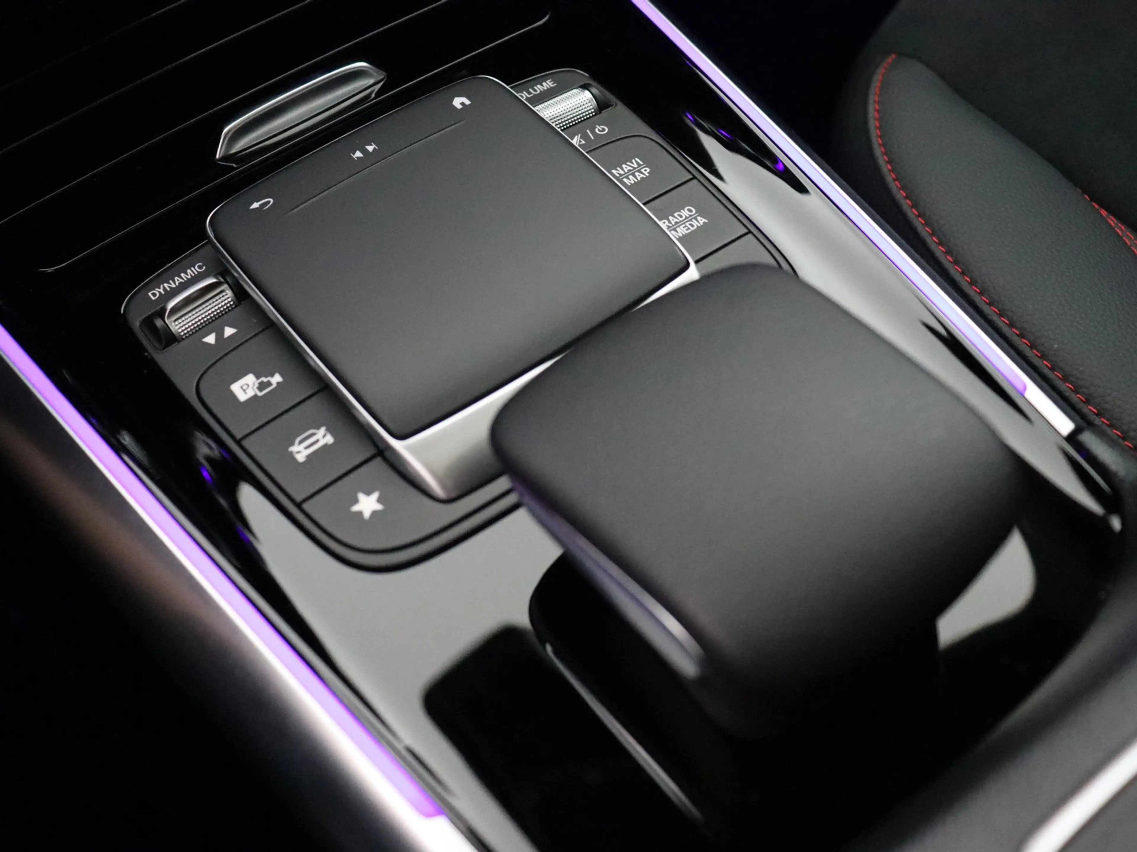 Mercedes-Benz GLA 250 e AMG Line (Pano / 360 Camera / Burmester / ACC / — photo 32