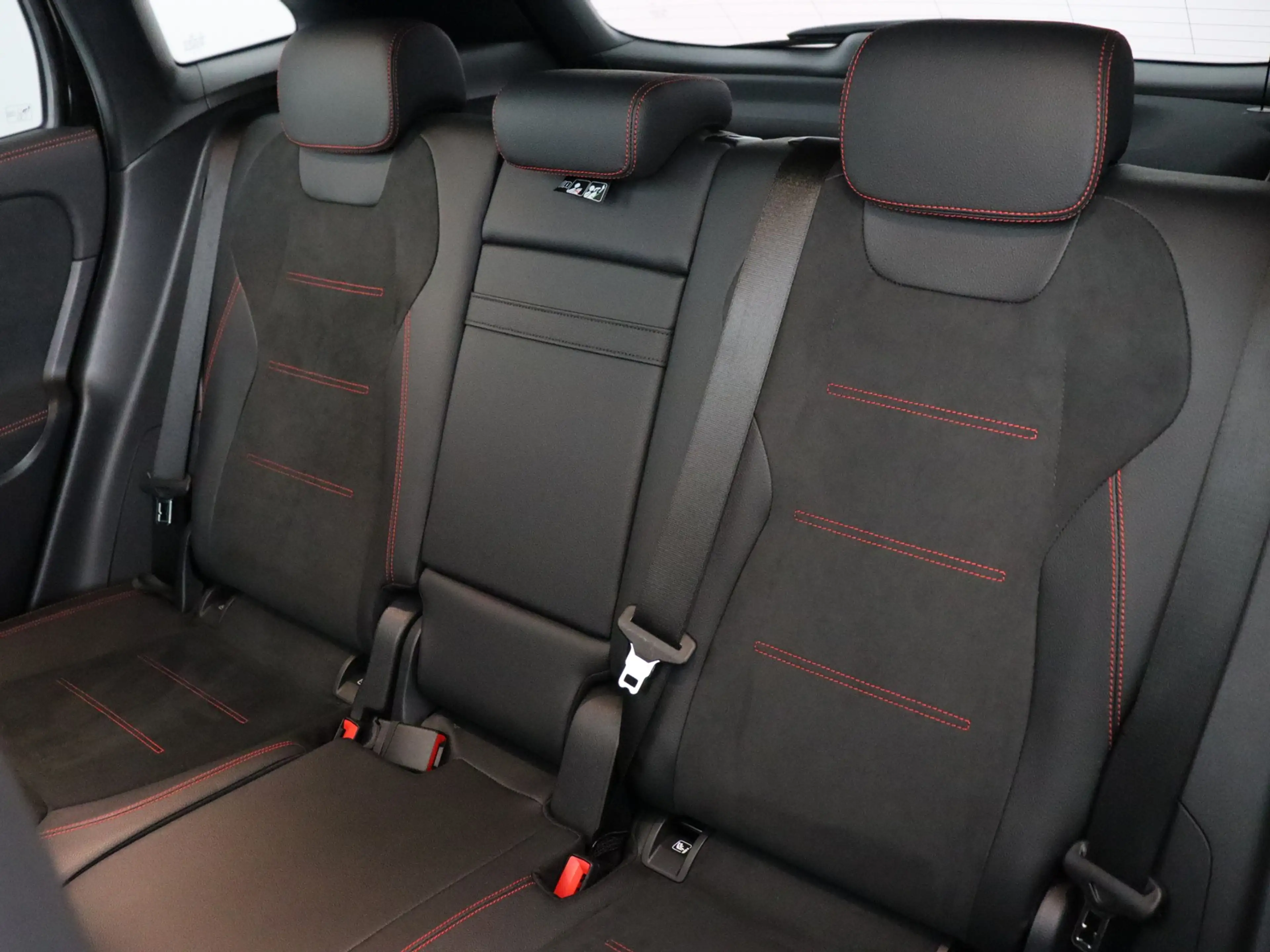 Mercedes-Benz GLA 250 e AMG Line (Pano / 360 Camera / Burmester / ACC / — photo 42