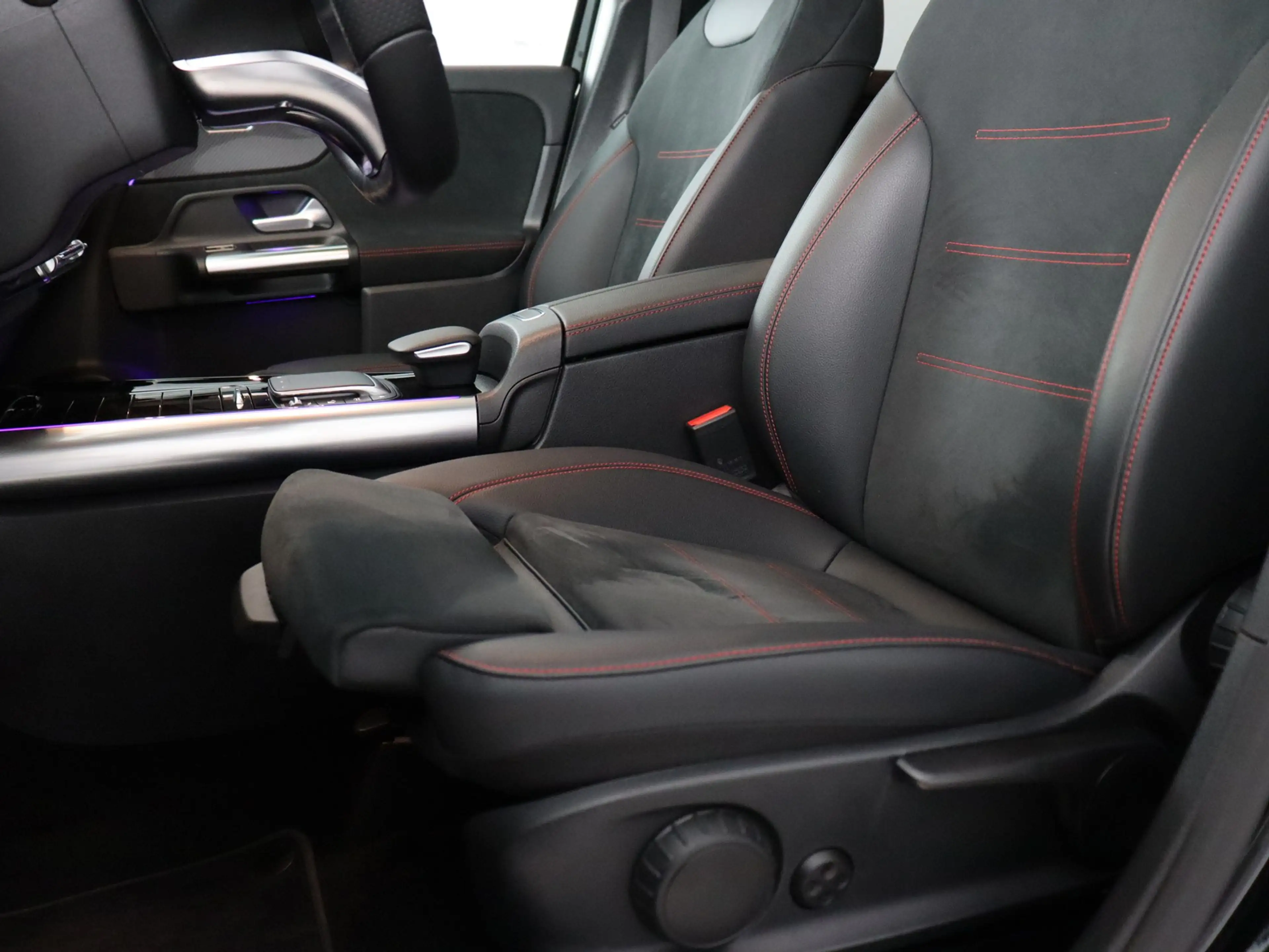Mercedes-Benz GLA 250 e AMG Line (Pano / 360 Camera / Burmester / ACC / — photo 12