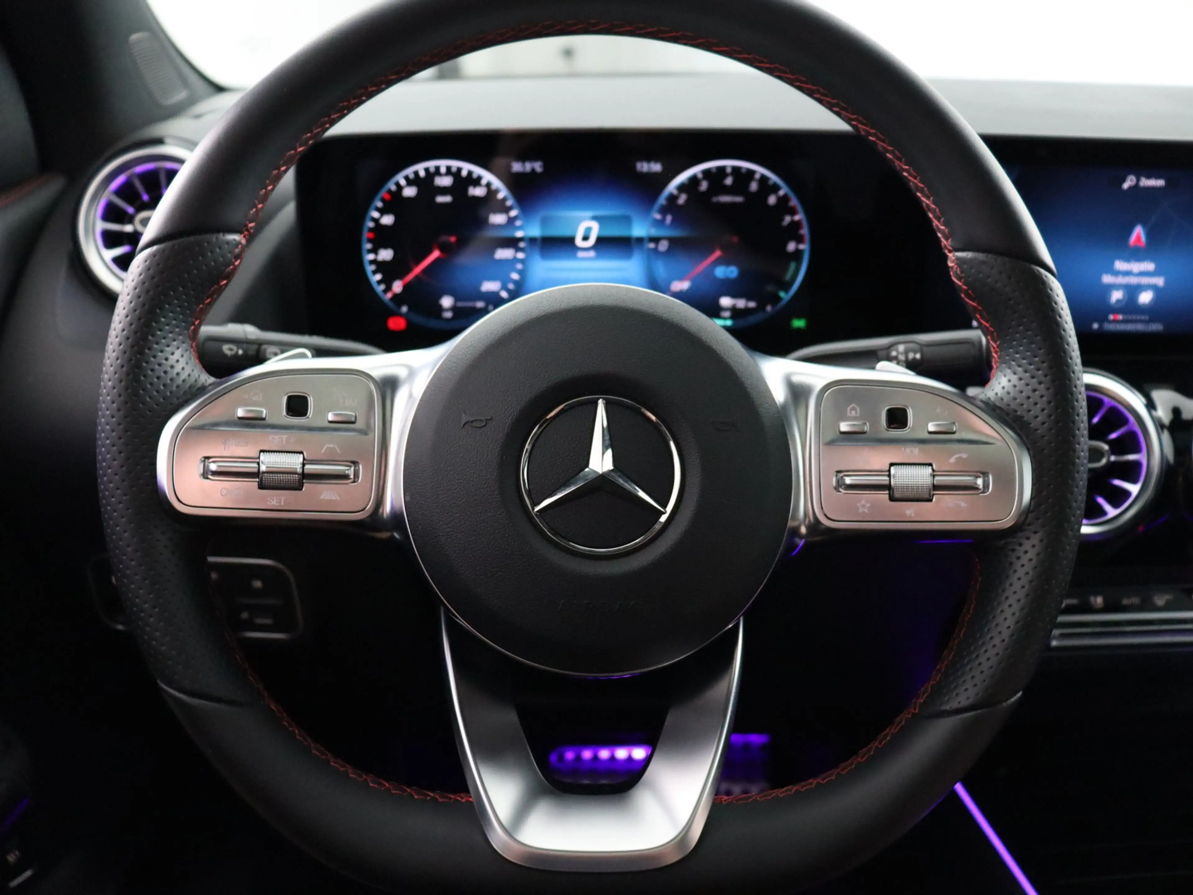 Mercedes-Benz GLA 250 e AMG Line (Pano / 360 Camera / Burmester / ACC / — photo 15