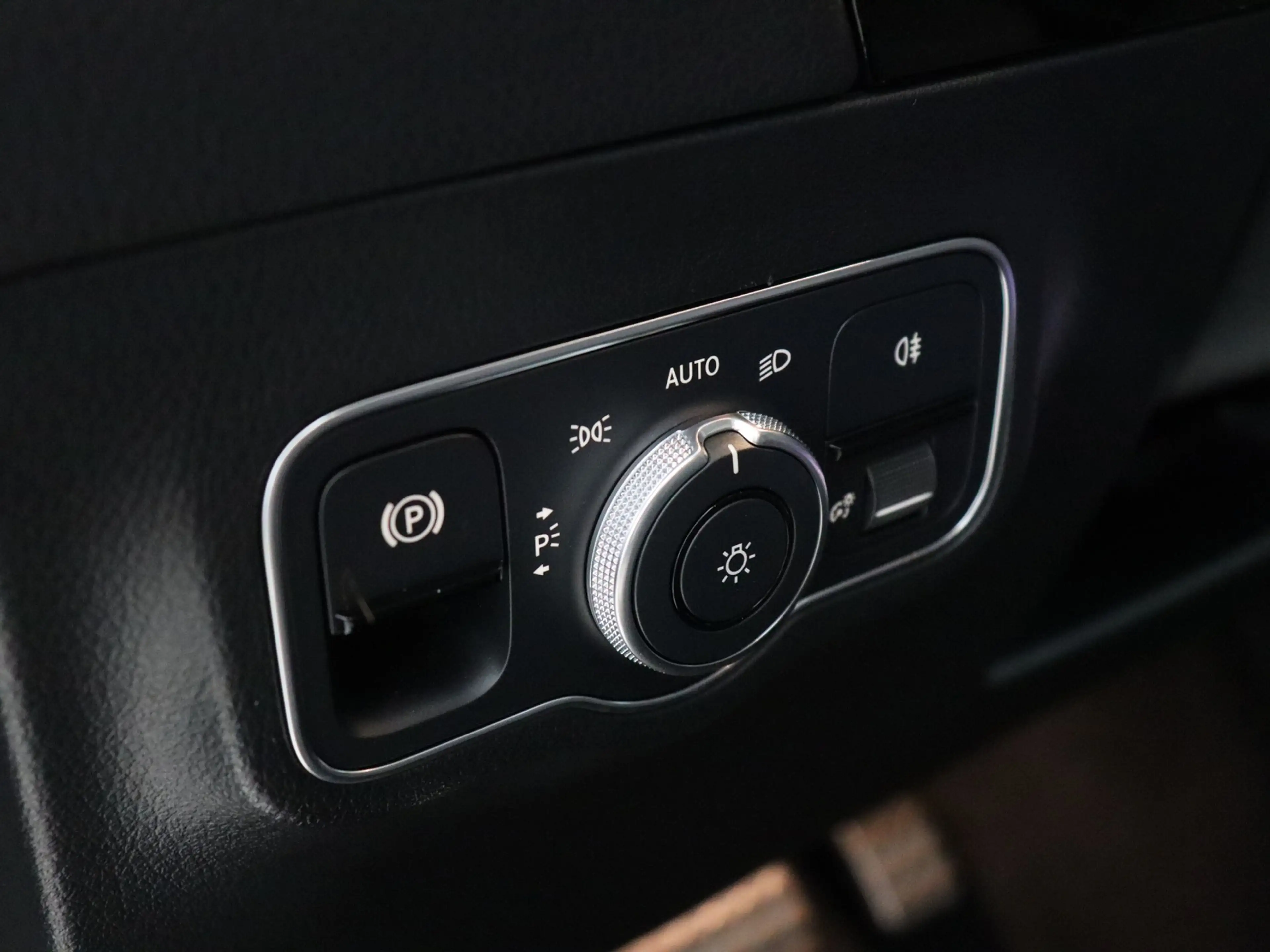 Mercedes-Benz GLA 250 e AMG Line (Pano / 360 Camera / Burmester / ACC / — photo 14