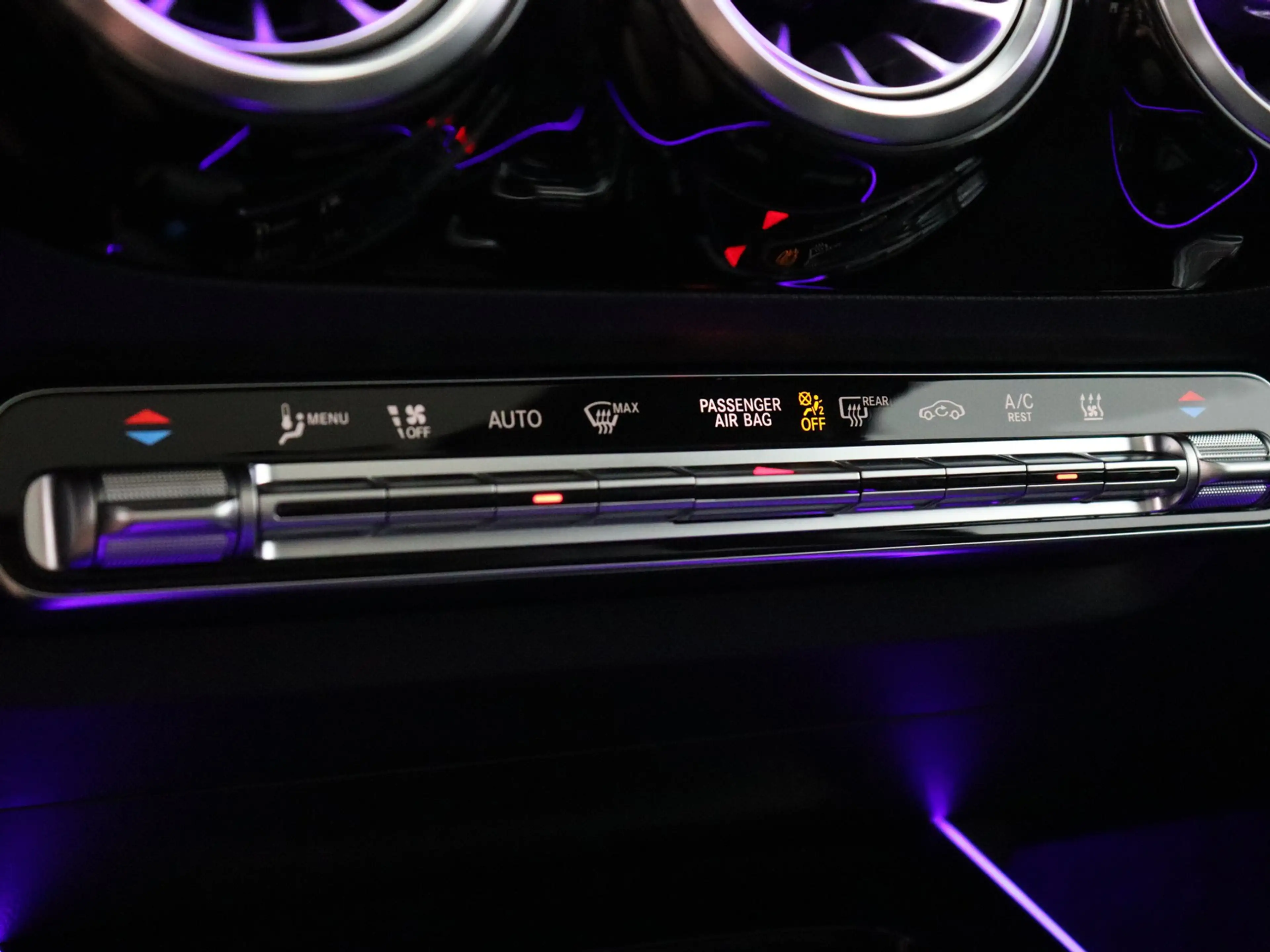 Mercedes-Benz GLA 250 e AMG Line (Pano / 360 Camera / Burmester / ACC / — photo 30