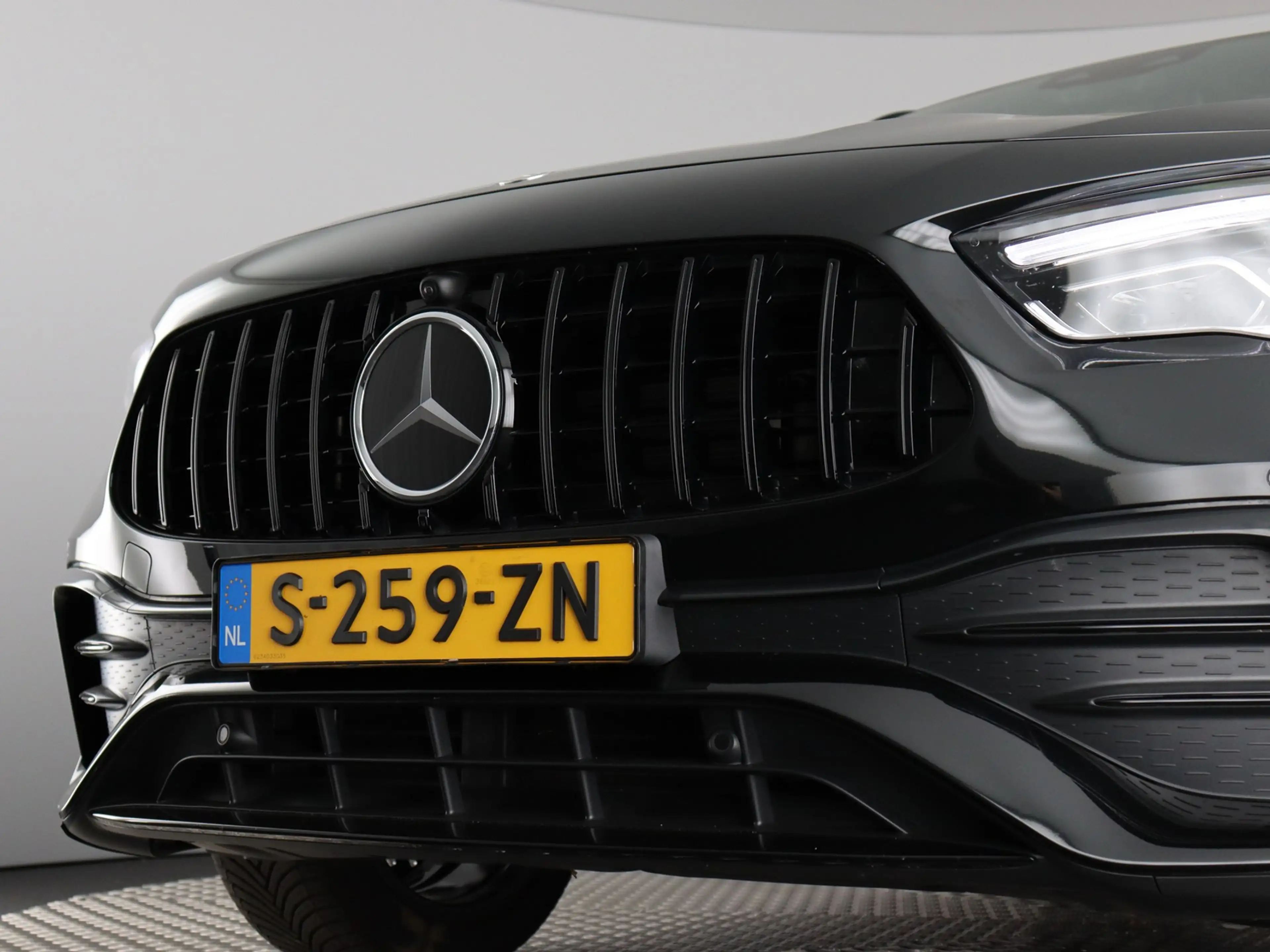 Mercedes-Benz GLA 250 e AMG Line (Pano / 360 Camera / Burmester / ACC / — photo 6