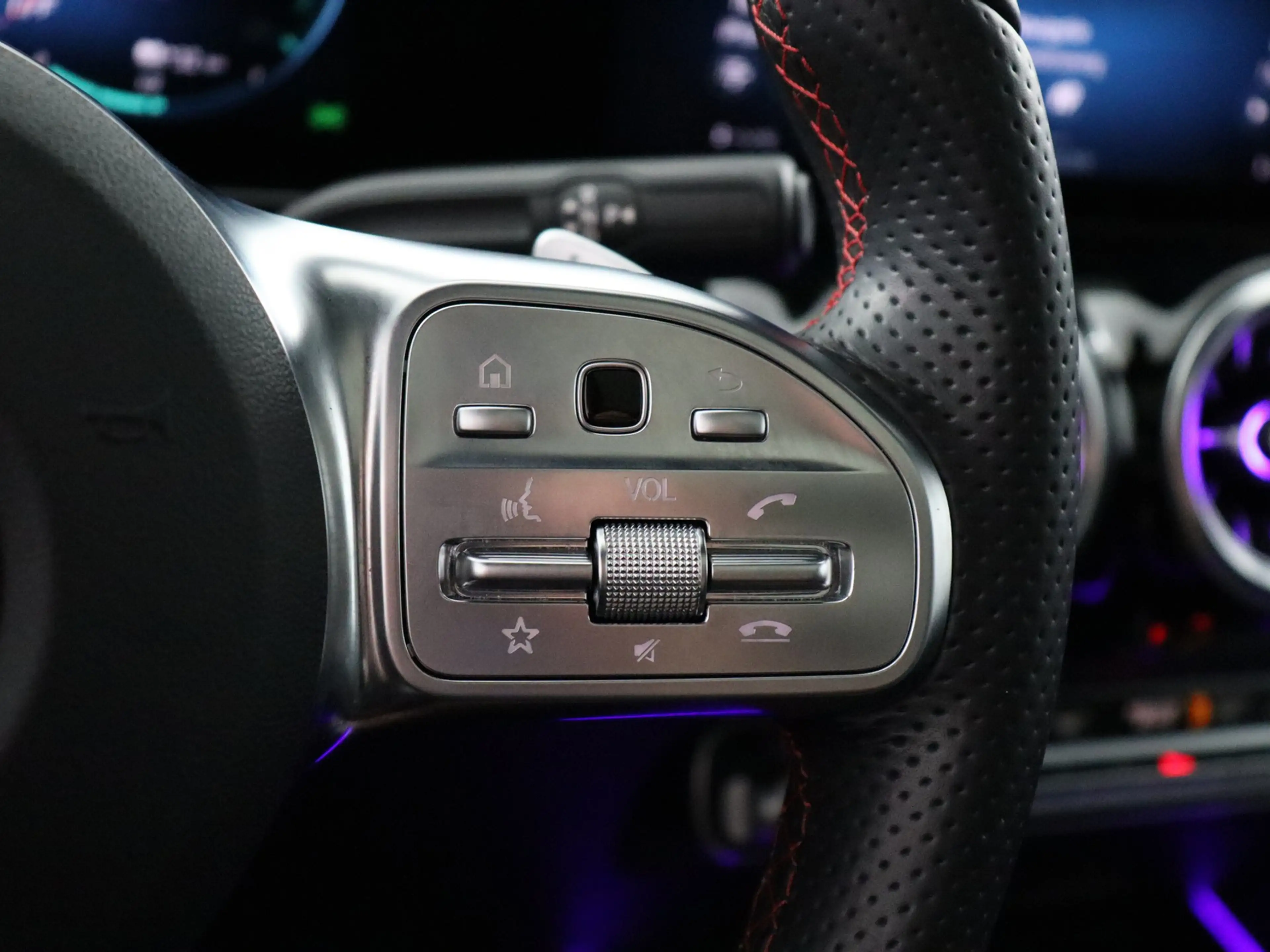 Mercedes-Benz GLA 250 e AMG Line (Pano / 360 Camera / Burmester / ACC / — photo 18