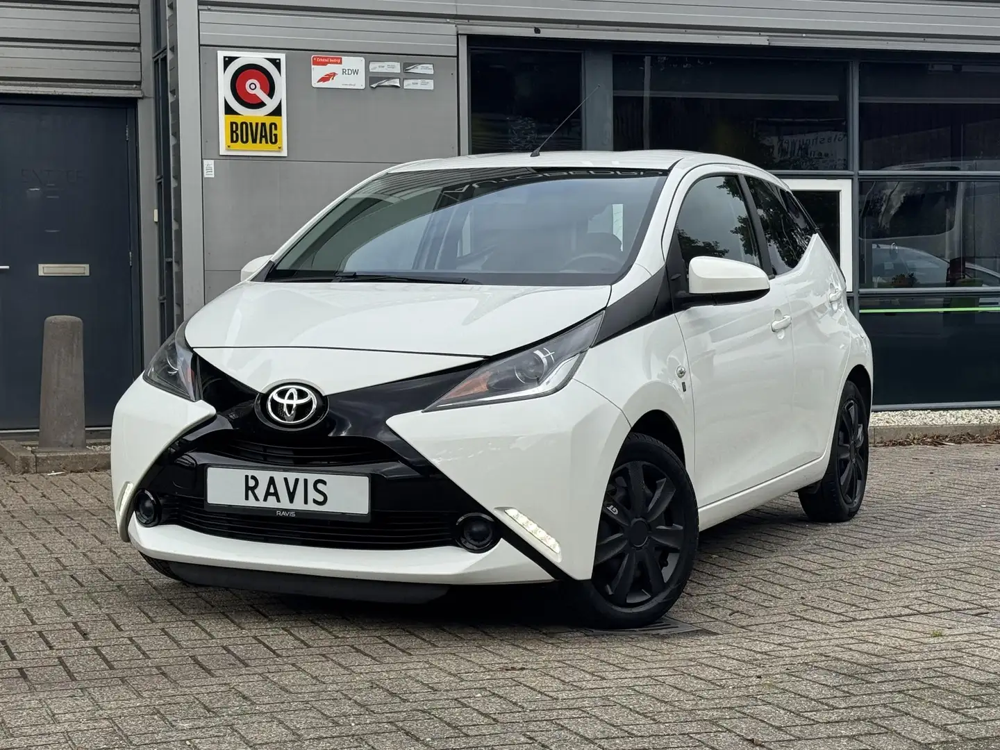 Toyota Aygo 1.0 VVT-i x-play | Cruise | Airco | Start/Stop Wit - 1