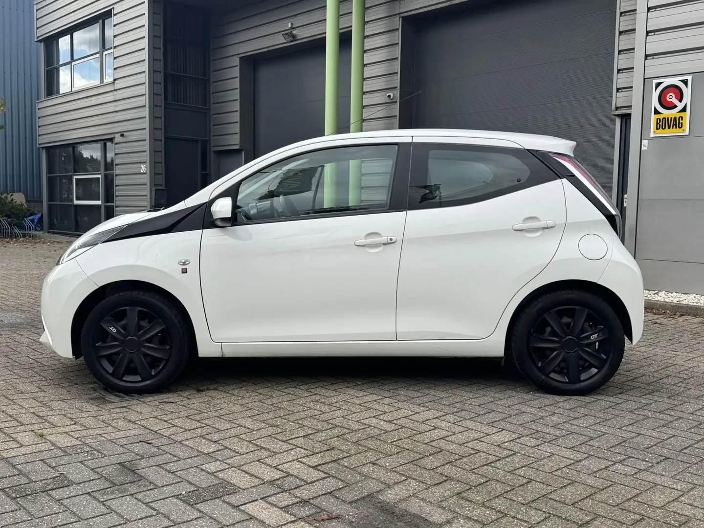 Toyota Aygo 1.0 VVT-i x-play | Cruise | Airco | Start/Stop Wit - 2
