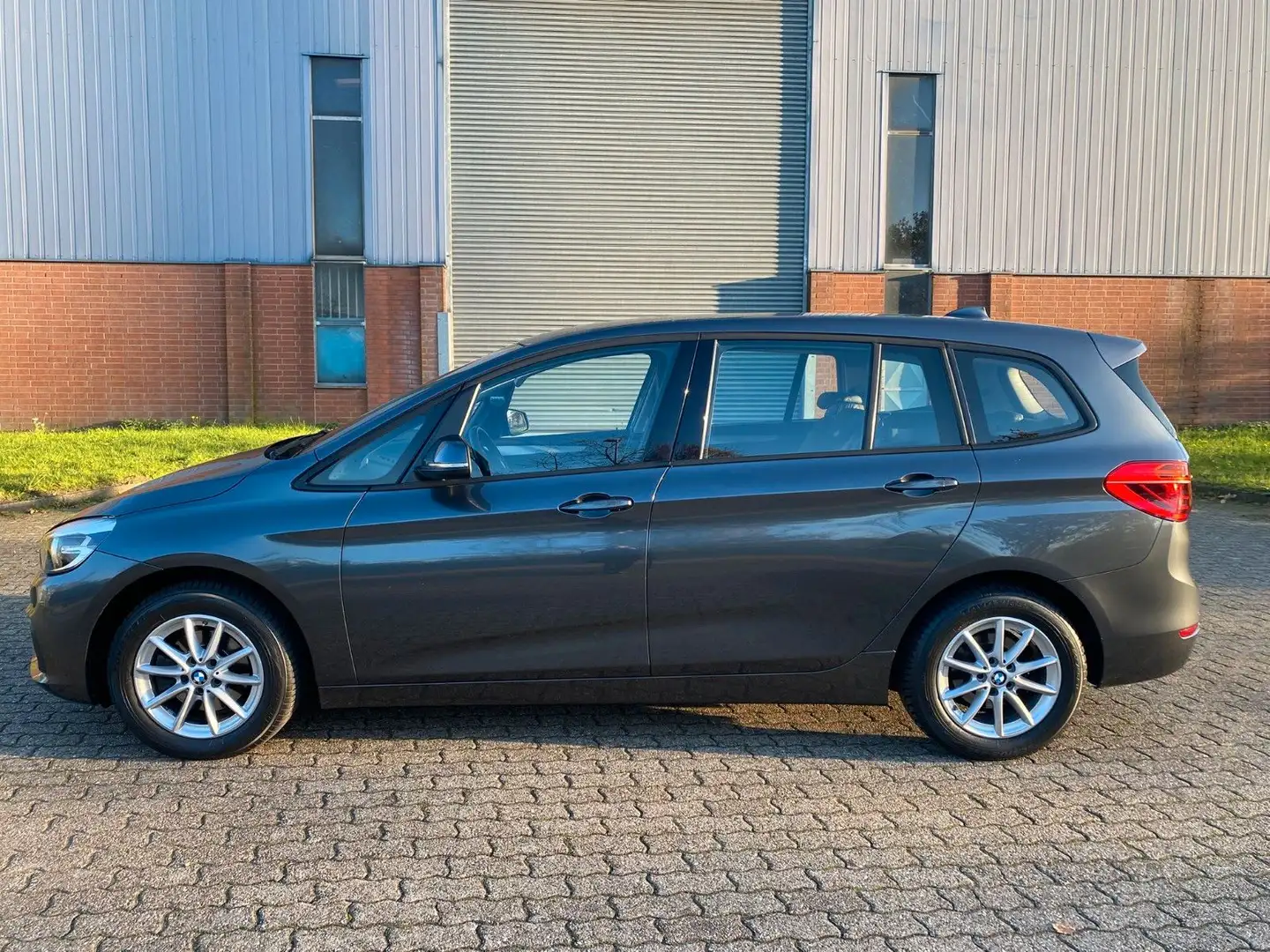 BMW 216 d Advantage*7 sitz*Navi*Leder* Grau - 1