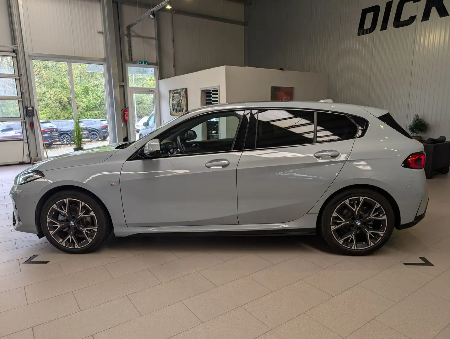 BMW 118 d M-Sport Shadow-Line Cam Pano SHz Alcan 18" Gris - 2