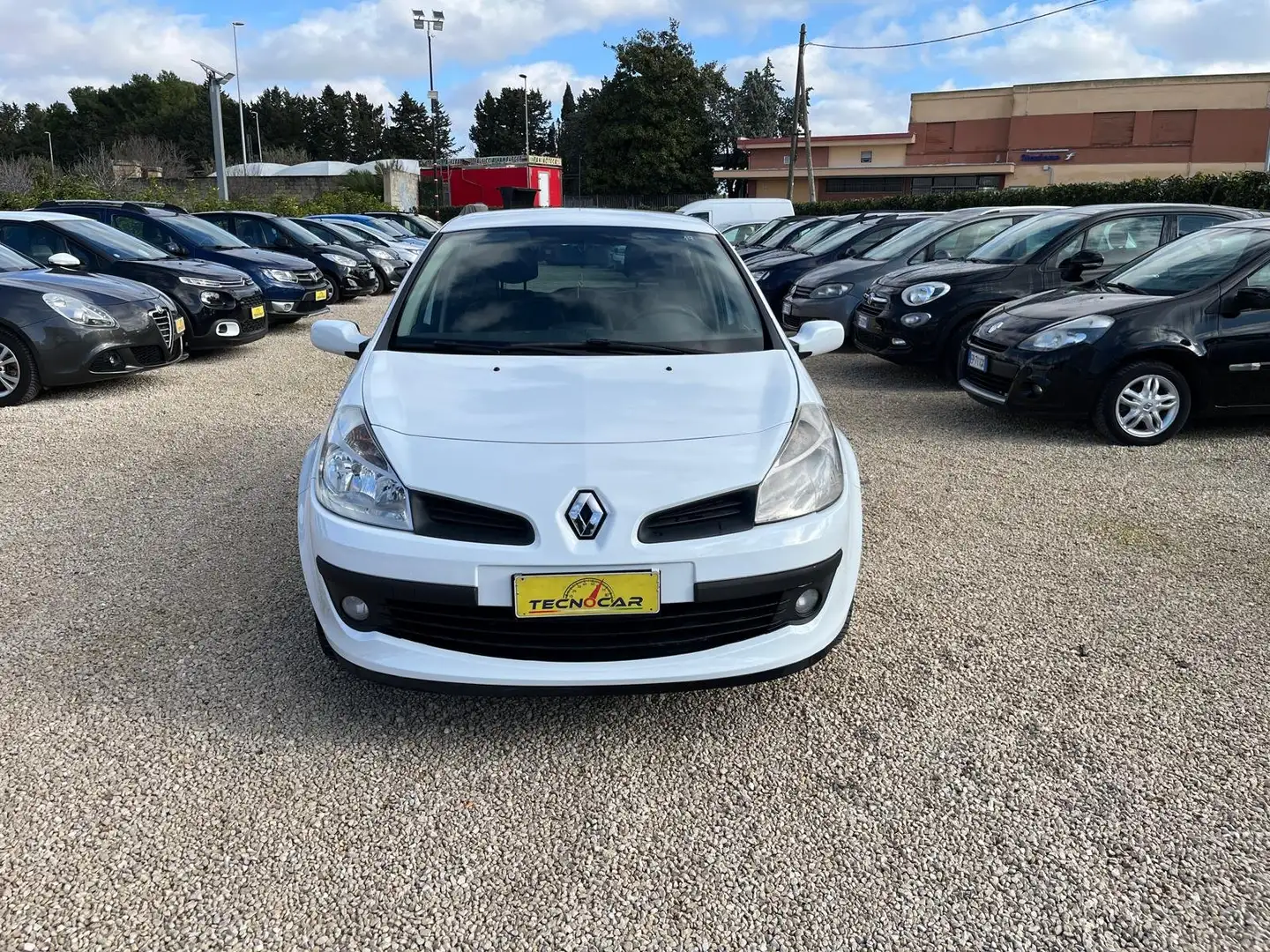 Renault Clio Clio 5p 1.2 16v Le Iene Blanco - 1