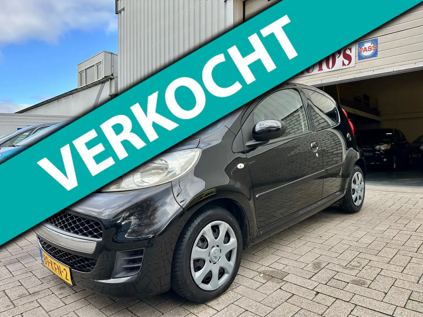 Peugeot 107 1.0-12V Sublime | Airco | Elektrische pakket | APK Zwart - 1