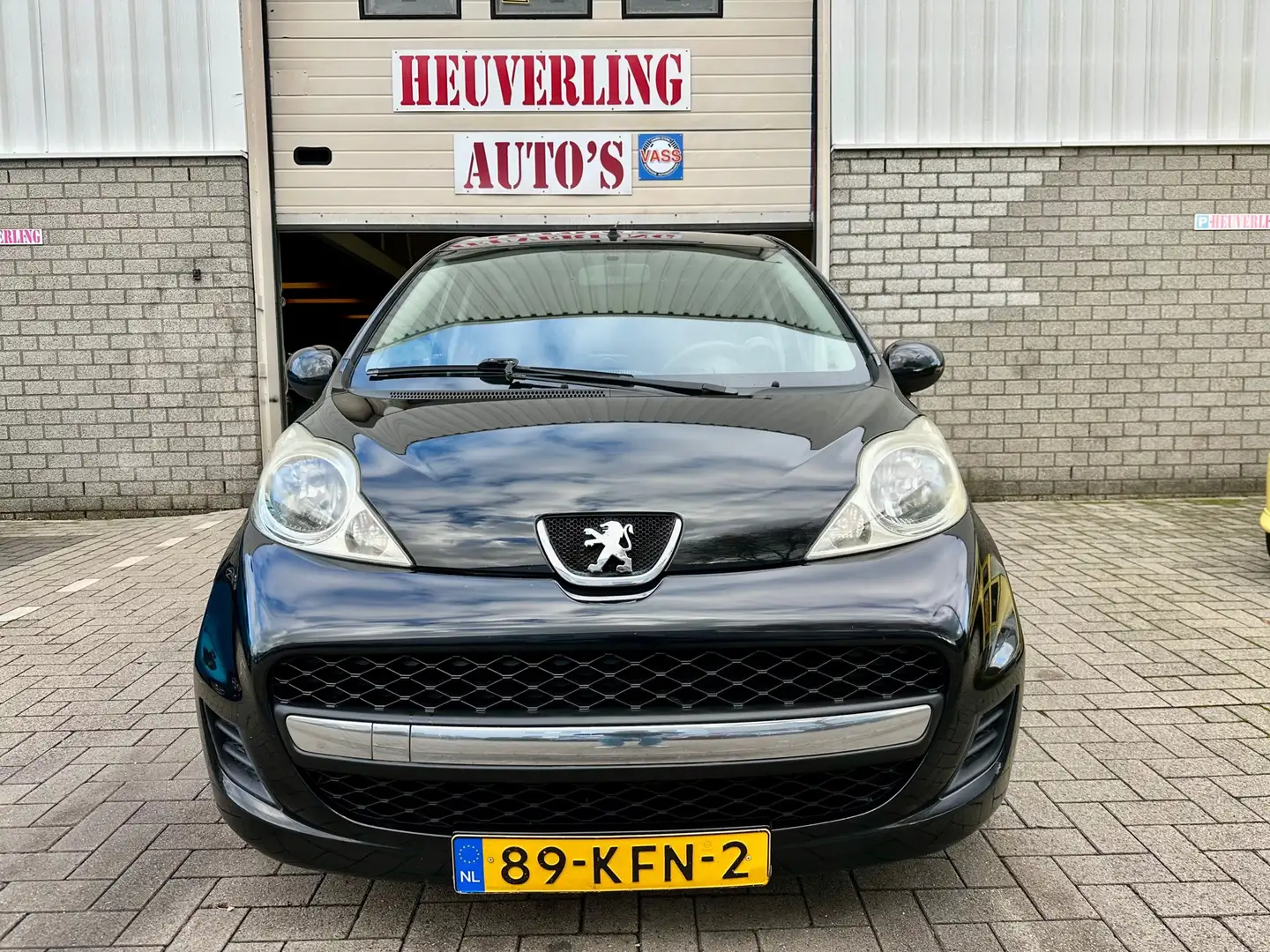 Peugeot 107 1.0-12V Sublime | Airco | Elektrische pakket | APK Zwart - 2