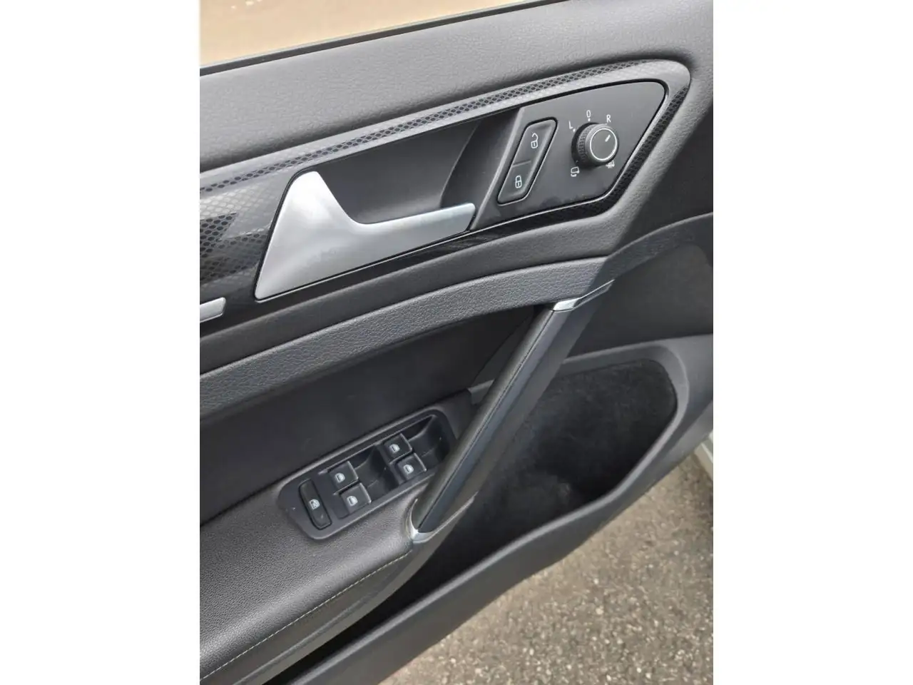 Volkswagen Golf Standard Model — photo 11