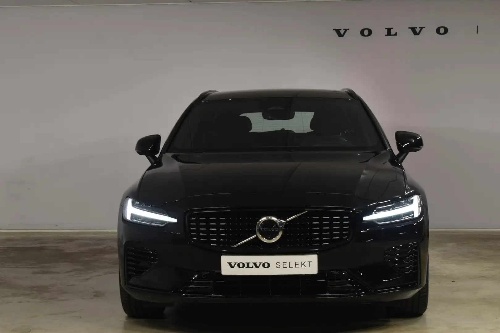 Volvo V60 T6 350PK Automaat Plus Dark / Navigatie / 360 Came Noir - 2