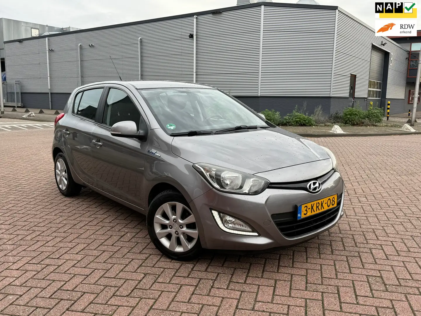 Hyundai i20 1.2i i-Deal AIRCO Volledig onderhouden APK 10-2026 Gris - 1