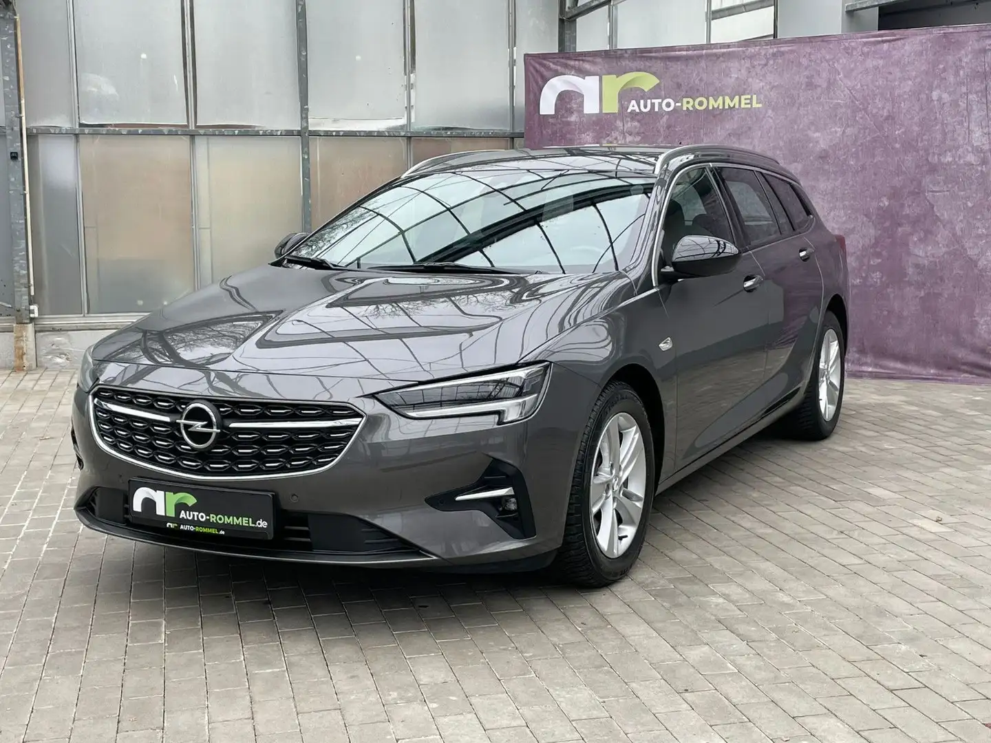 Opel Insignia 2.0 CDTI ST Aut Elegance AHK Nav LED SH Schwarz - 1