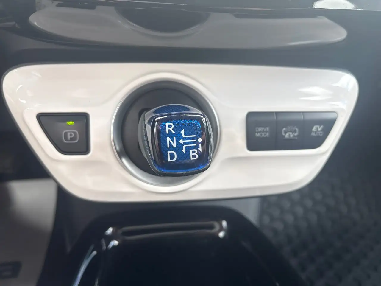 Toyota Prius Prime снимка Toyota Prius Prime