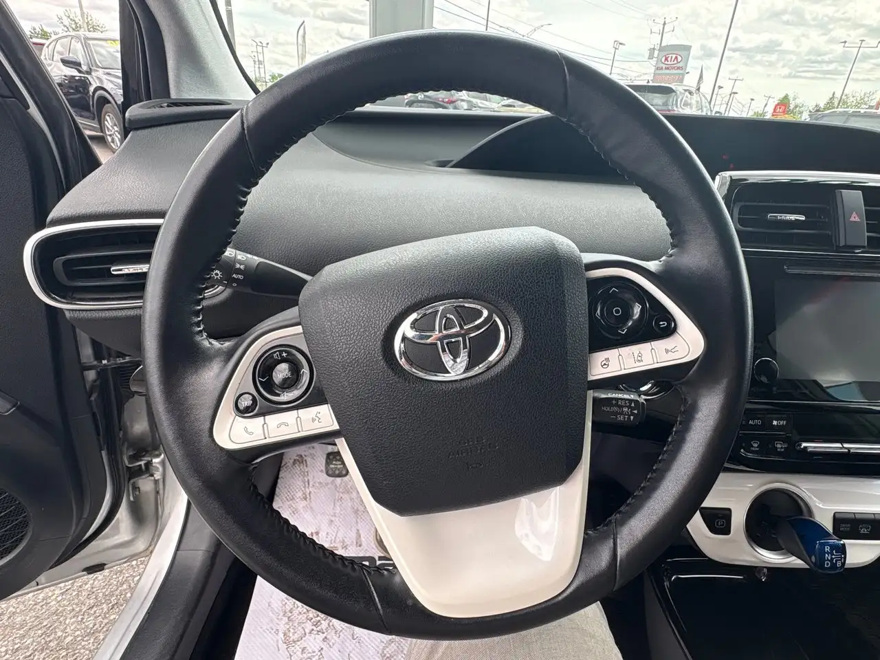 Toyota Prius Prime снимка Toyota Prius Prime